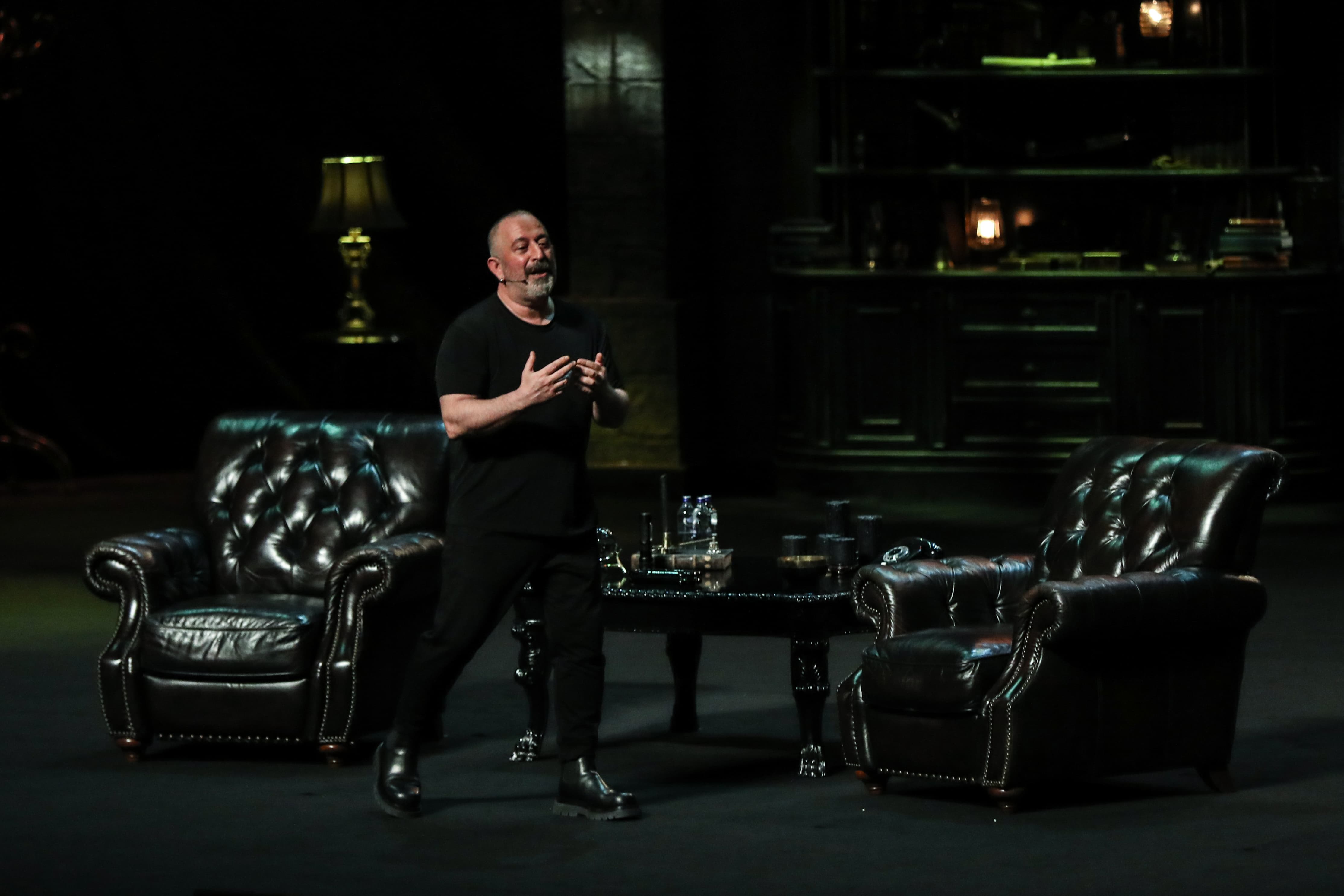 Cem Yılmaz “CMXXIV” ile Zorlu PSM’de 3. Sezonuna Başlıyor!
