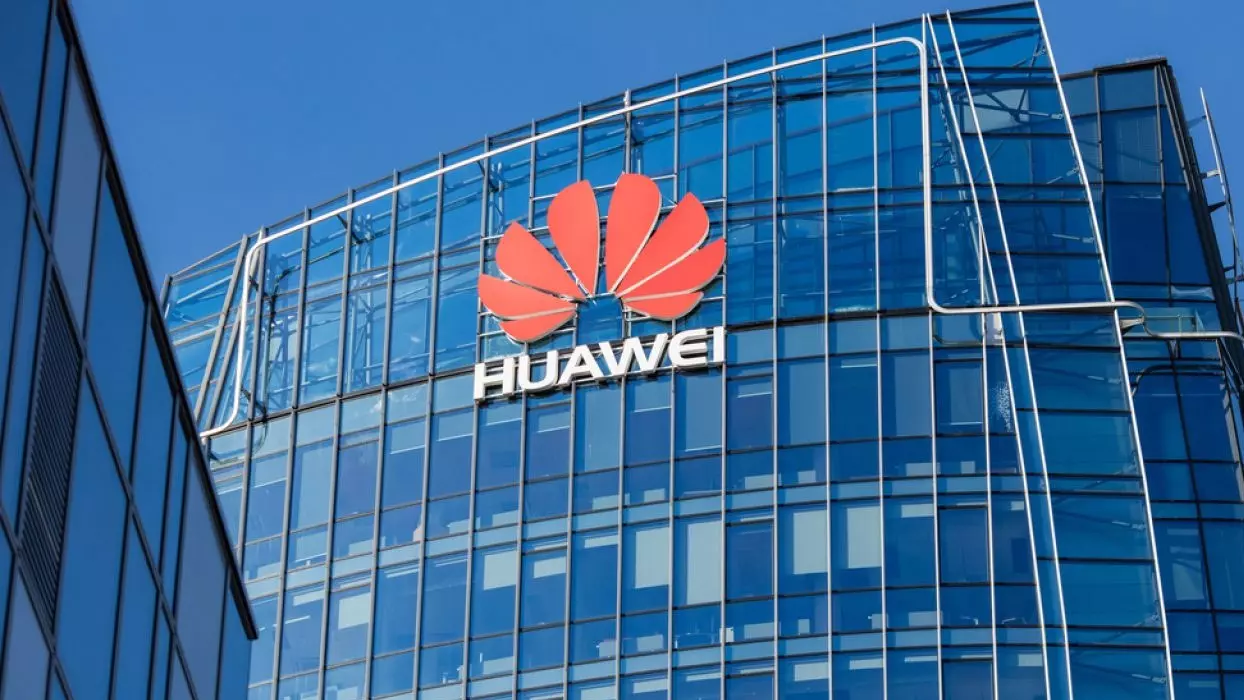 Sessizliğini Bozdu: Huawei, Liderliği Geri Aldı